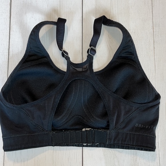 Nike Women’s Sports Bra - Picture 2 of 4
